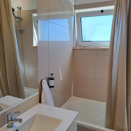 Gale Garden Retreat - Heated Pool & Bikes * Гия