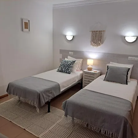 Gale Garden Retreat - Heated Pool & Bikes *